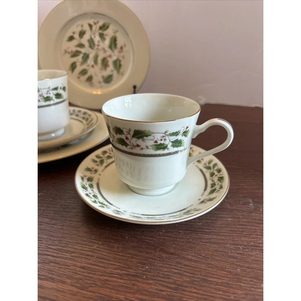 Royal Limited Holly Holiday Japan‎ Lunch Snack Set 6 Pc 2 Each Plate Cup Saucer